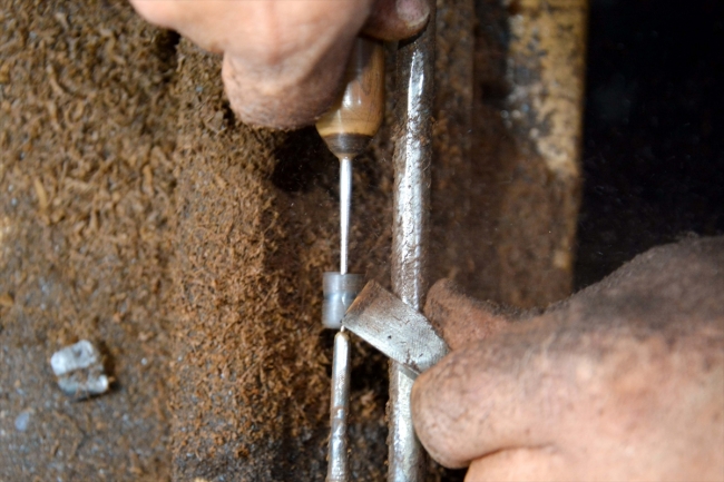 Metin Çelebi Erzurum'un Oltu taşını dünyaya tanıtıyor